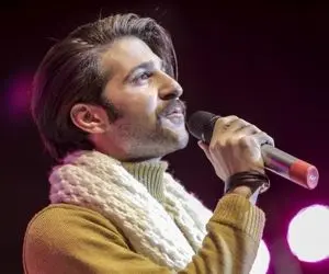 آواز عاشقانه؛ حمید هیراد میخونه من اینقدر عاشق توام سالن میگه قبل از تو رو یادم نمیاد