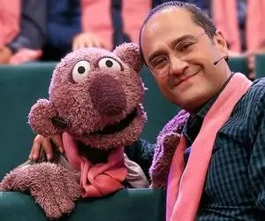 آواز هنرمندانه؛ پشت صحنه هله دان خوندن جناب خان اینجوریه یه عروسک انقد عزیز شده