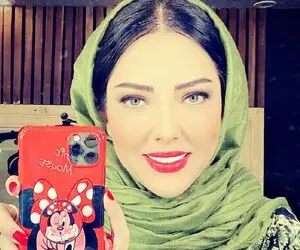 ست رژ و لاک خانم بازیگر با قاب گوشی مینی موسش! +عکس