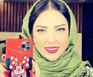 ست رژ و لاک خانم بازیگر با قاب گوشی مینی موسش! +عکس