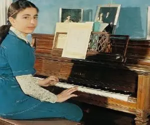 سفر به ایام قدیم سال 1349؛ عکس پتو پیچ شده فرح و فرحناز پهلوی کنار هم