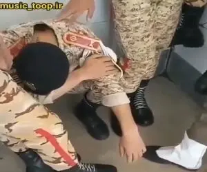 آواز احساسی؛ سرباز منو فکر رفتن تو میکشه خوند رفیقش انقد سوزناک گریه کرد دلت ریش میشه