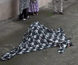 زن جوان با مرد غریبه دردو دل کرد شوهرش او را پرت کرد!