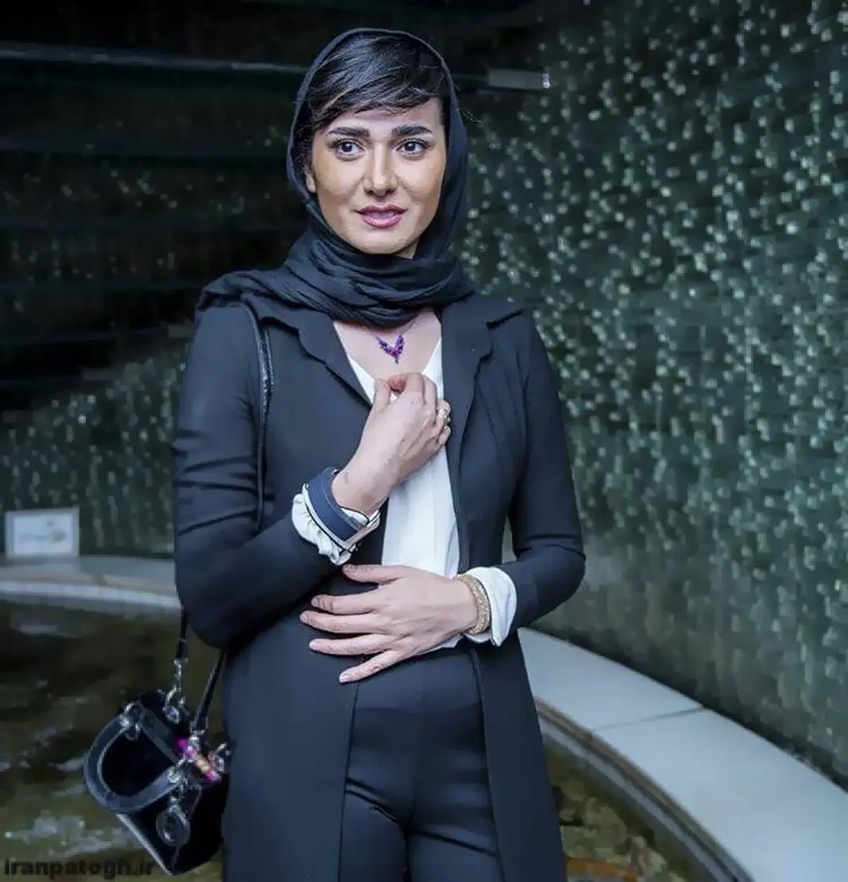 لباس-باز-کوتاه-مینا-وحید-جنجال-ساز-شد-57977