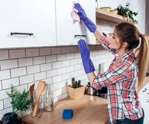 ترفندای خونگی واسه تمیز کردن کابینت ام دی اف؛ با این روش ها قلب خونتُ درخشان کن!  