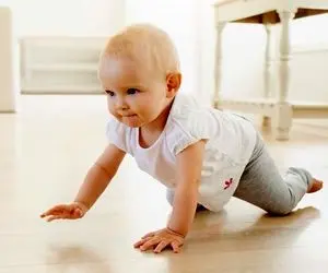 مراحل روند رشد و تکامل نوزاد از بدو تولد تا یک‌سالگی