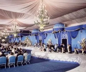 سفر به ایام قدیم سال 1349؛ تسریع محمدرضا پهلوی با بادیگادرش در جشن 2500 ساله