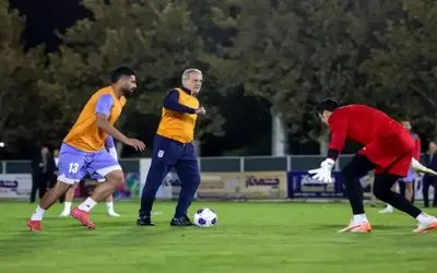 تیم ملی میزبان بازیکن جدید؛ پزشکیان پا به توپ شد