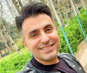 عکس و کپشن جالب علیرضا طلیسچی در ماشین لوکس!