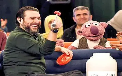 آواز شاد؛ جناب خان رفته مهمونی داره میرقصه فیلمبردار پشت صحنشو نشون داد چه بده