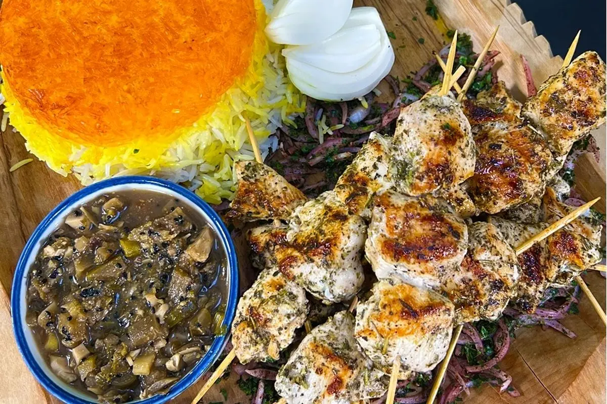 طرز تهیه جوجه کباب خونگی با سس ماست / بهترین غذا واسه مهمونایی که واست عزیزن