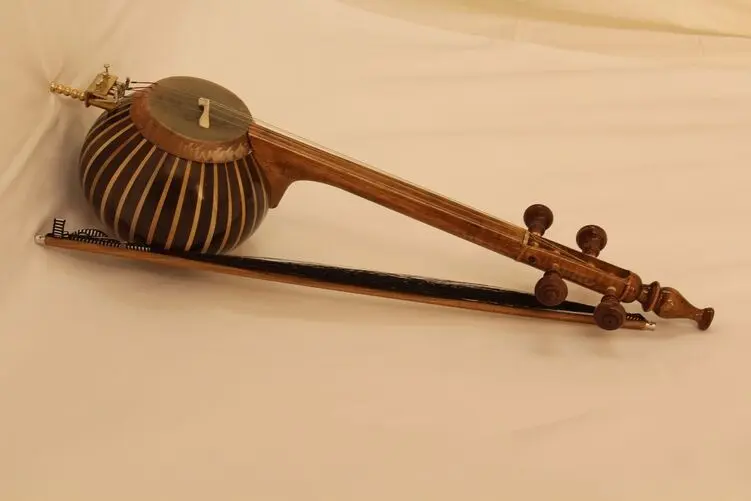 مطربی جذاب؛ آقای هنرمند تو کتابفروشی اسپانیا این شاهکار را خلق کرد