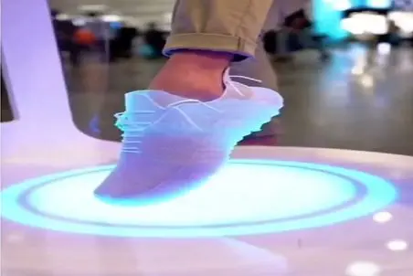 فناوری نوین؛ چشم بادومی ها دستگاه اختراع کردن با اندازه و فرم پا کفش بسازه دیگه نگردن