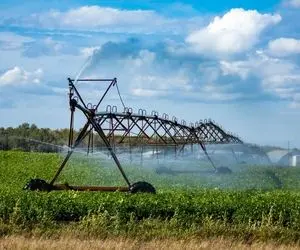 کشاورزی نوین؛ با ماشین های پیشرفته تو آمریکا 10000 متر زمین رو تو 10 دقیقه آب میدن