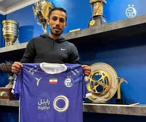 حاشیه های عجیب برای مدافع استقلال