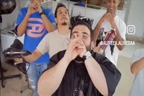 آواز شاد؛ پسره تو سلمونی آهنگ خودشو خوند مشتریا از پیر و جوون شونه لرزوندن غوغا شد