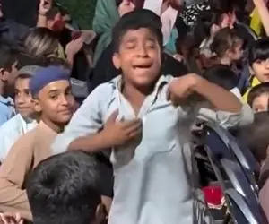 آواز محلی؛ رقص از ته دل بلوچی این بچه که انگار از قفس فرار کرده داره عقده گشایی میکنه