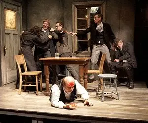 مرگ مرموز پدری عیاش که ساکت ترین پسرش قهرمان است