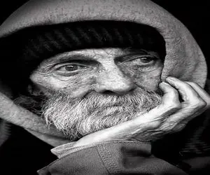 آواز جگرسوز؛ پیرمرد از این که پیری عزت و احترامشو تو خونه گرفته خوند آتیش میزنه جونتو