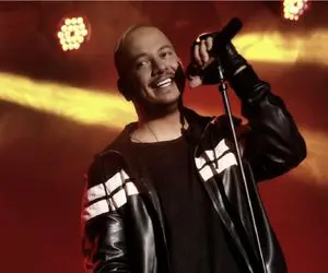 آواز احساسی/اون که واست بهم میرخت اشوان سالن رو گریه اندخته /با عمق وجودش میخونه