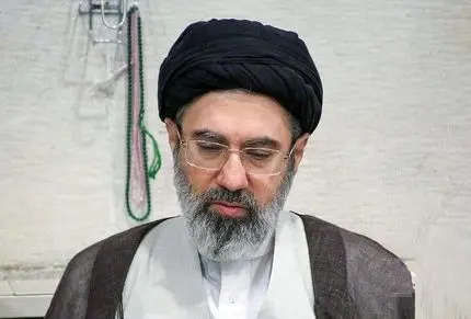 (عکس) آیت الله مجتبی خامنه ای رهبر جدید انقلاب در کنار فرزندانشان