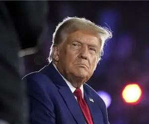 هوش مصنوعی تصویری جنجالی از ترامپ با لباس پاپ خلق کرد