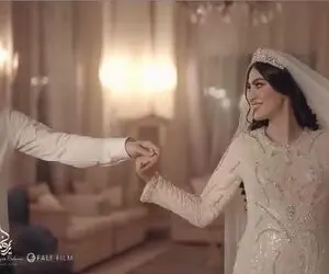 آواز شاد؛ ادا اطوار چالشی مریم مومن برای حاظر شدنش تو عروسی / رو پا بند نیست