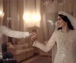 آواز شاد؛ ادا اطوار چالشی مریم مومن برای حاظر شدنش تو عروسی / رو پا بند نیست