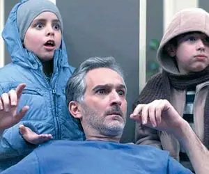 آواز اصیل؛  بیژن بنفشه خواه موقع آهنگ خوندن پیشکسوت ها با رقصش از ماتریکس خارج شد