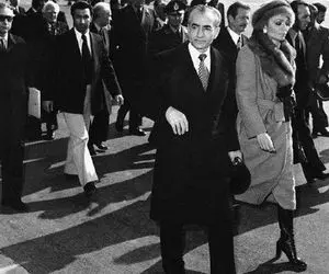 سفر به ایام قدیم سال 1359؛ اشک های بی اختیار محمدرضا پهلوی در کنار فرح دیبا