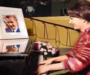 سفر به ایام قدیم 1348؛ نگاه پر نفرت و عصبانی فرح به شاه مخلوع در حرم امام رضا