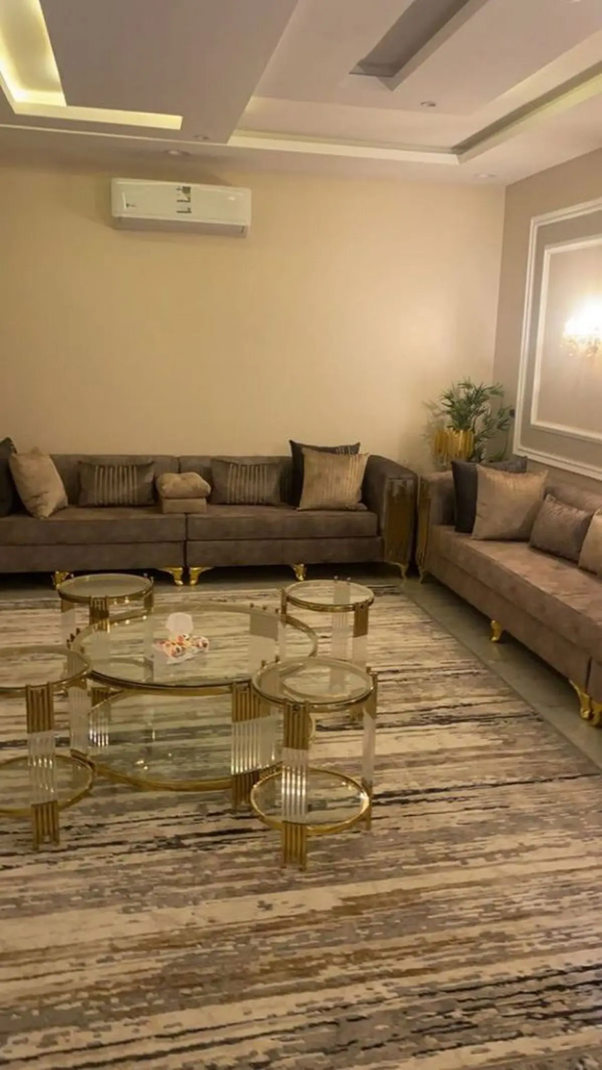 seven-seater-sofa-arrangement-in-a-rectangular-living-room-17-576x1024