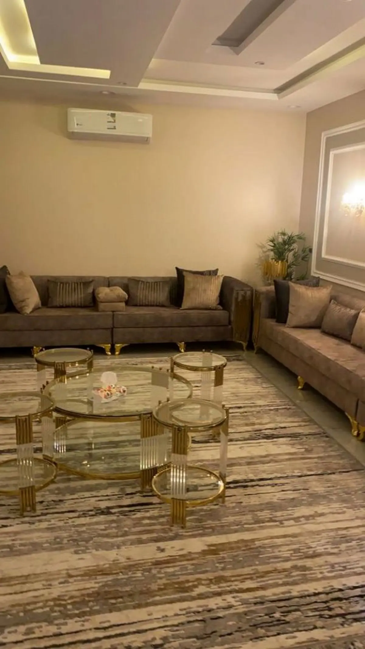 seven-seater-sofa-arrangement-in-a-rectangular-living-room-17-576x1024