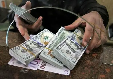 قیمت دلار فردا سه‌شنبه 24 شهریور 1405؛ خطر جهش تا 238 هزار تومان؟