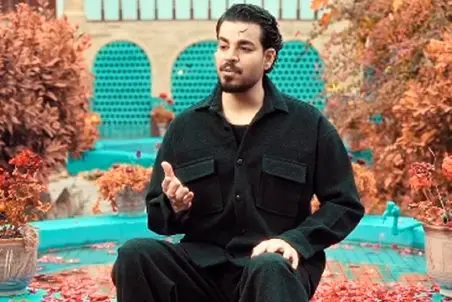 آواز ناز دار؛ تو برگ ریزون با یه حزنی گل ناز داروم می خونه