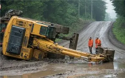 ابزارآلات غول پیکر؛ اشتباه مرگبار اپراتور بیل مکانیکی که شانس آورد فقط چپ شد