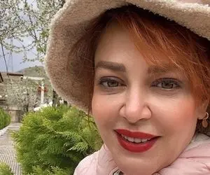 (ویدیو) تیپ عجیب بهاره رهنما در حال تبلیغ کلینیک زیبایی اش