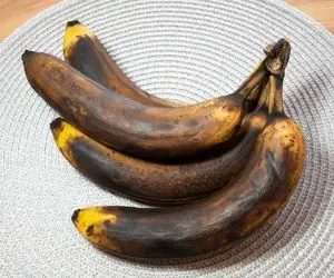 ترفندهای خانه داری؛ ما این روش یک ماه موز رو بدون سیاه شدن میتونی نگه داری