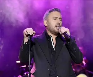 آواز آسمانی/برفراز آسمانها مسیحا با صدایی شکوهمندانه مدهوش کننده شده