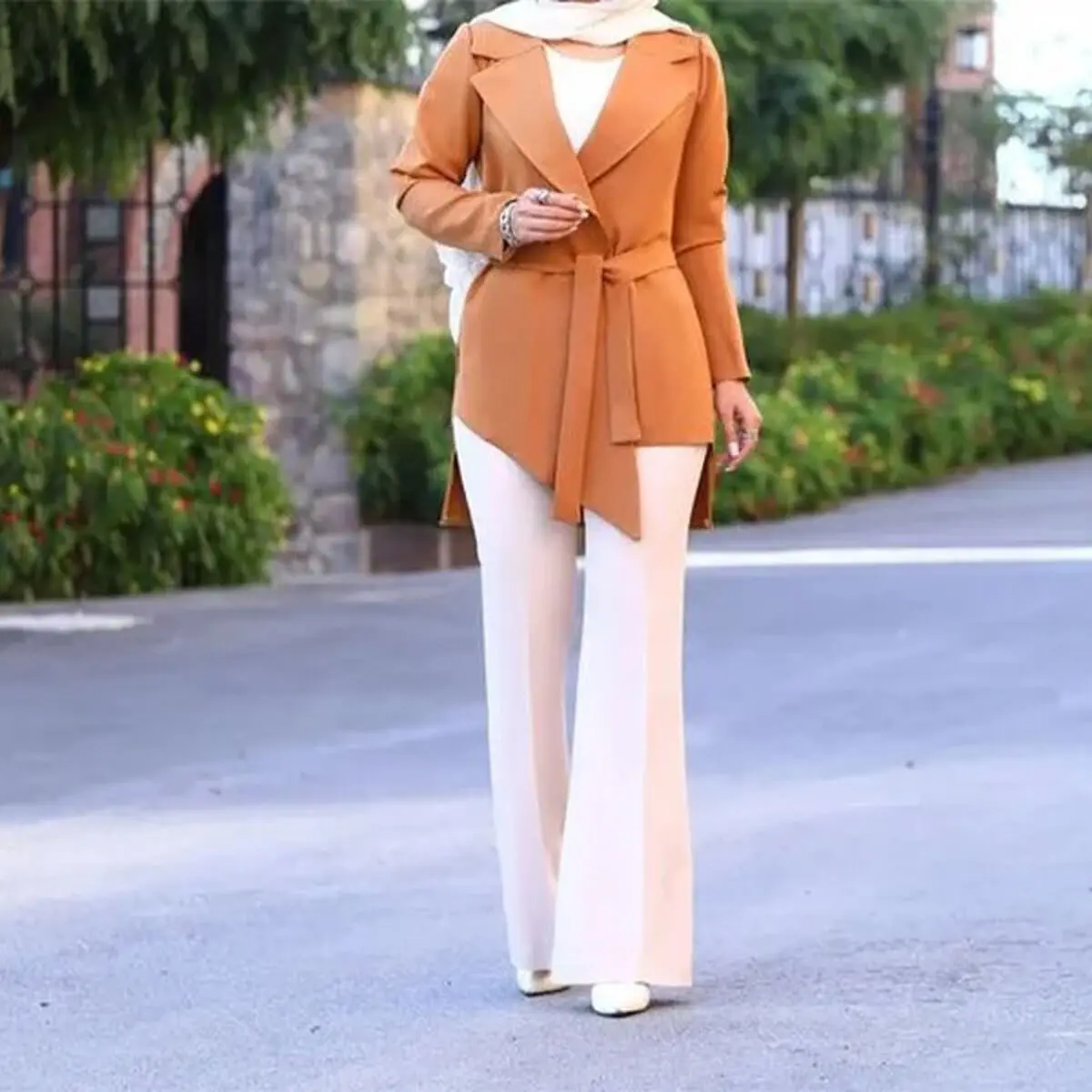 womens-short-coat-model-with-wide-flip-flops-22
