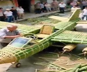 معماری خلاقانه؛ روستاییا با چوب بامبو هلیکوپتر ساختن تو شوک همشون پرواز کرد