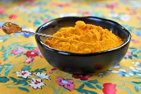 ترفندهای خانه داری؛ چجوری زردچوبه اصل رو از تقلبی تشخیص بدیم؟