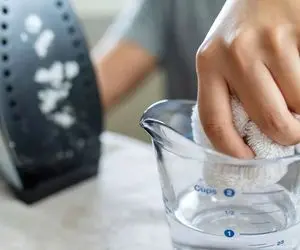 اتو را چگونه تمیز و ضدعفونی کنیم؛ کف آهنی را چطور برق بیاندازیم؟