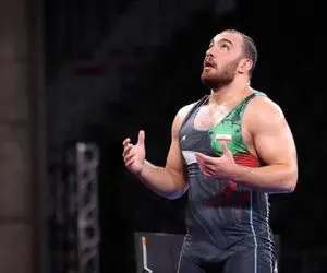 مدال طلای قهرمانی جهان بر گردن امیرحسین زارع خوش می درخشد