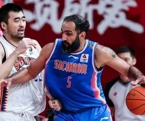 حامد حدادی در یک قدمی پوشیدن پیراهن استقلال