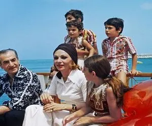 سفر به ایام قدیم ندیم؛ شاه عشرت طلب نقش برزمین در برف همراه فرحناز پهلوی