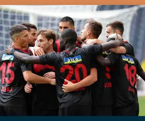 دیدار تدارکاتی استقلال با تیمی پرستاره!