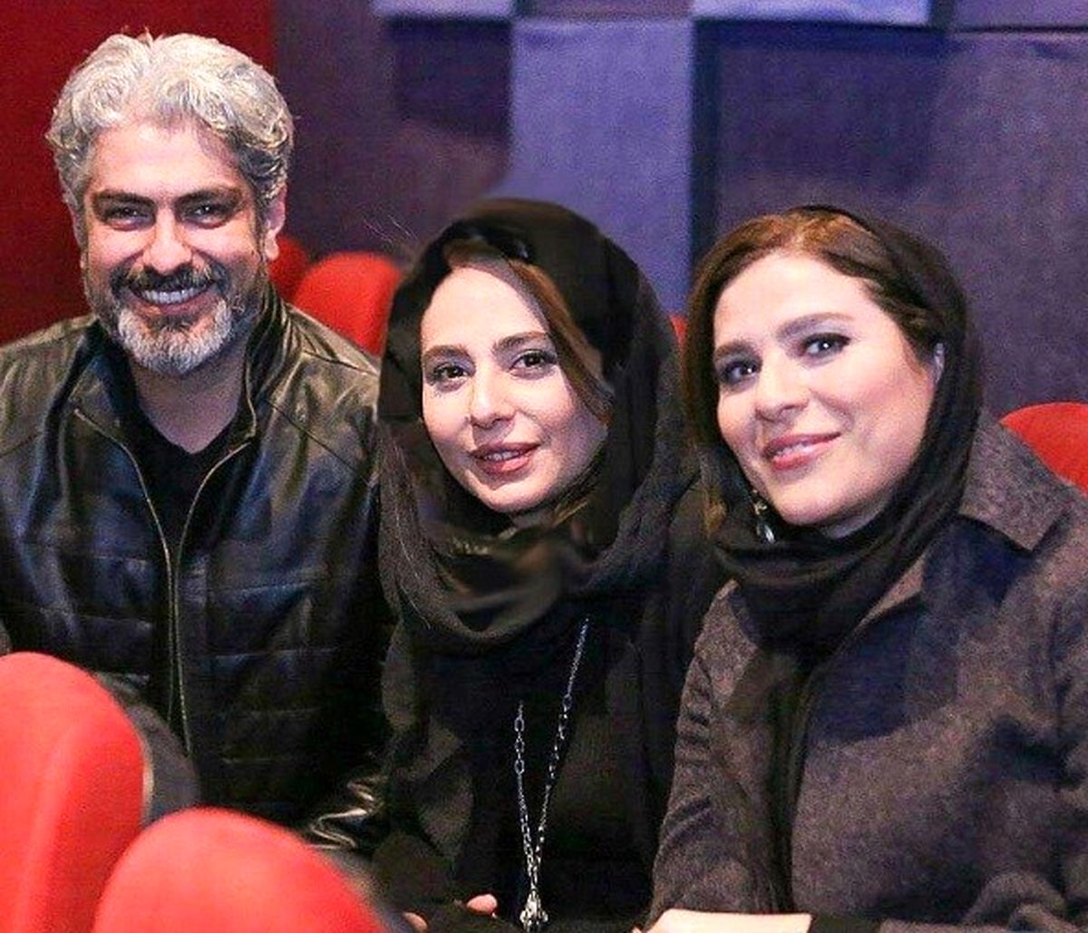 سحر دولتشاهی در کنار رعنا آزادی ور و همسرش مهدی پاکدل