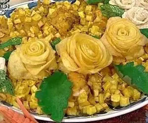 آشپزی حرفه ای؛ طرز تهیه مرغ ترش با سیب زمینی گل رز / ترفند های گرفتن بوی زهم مرغ