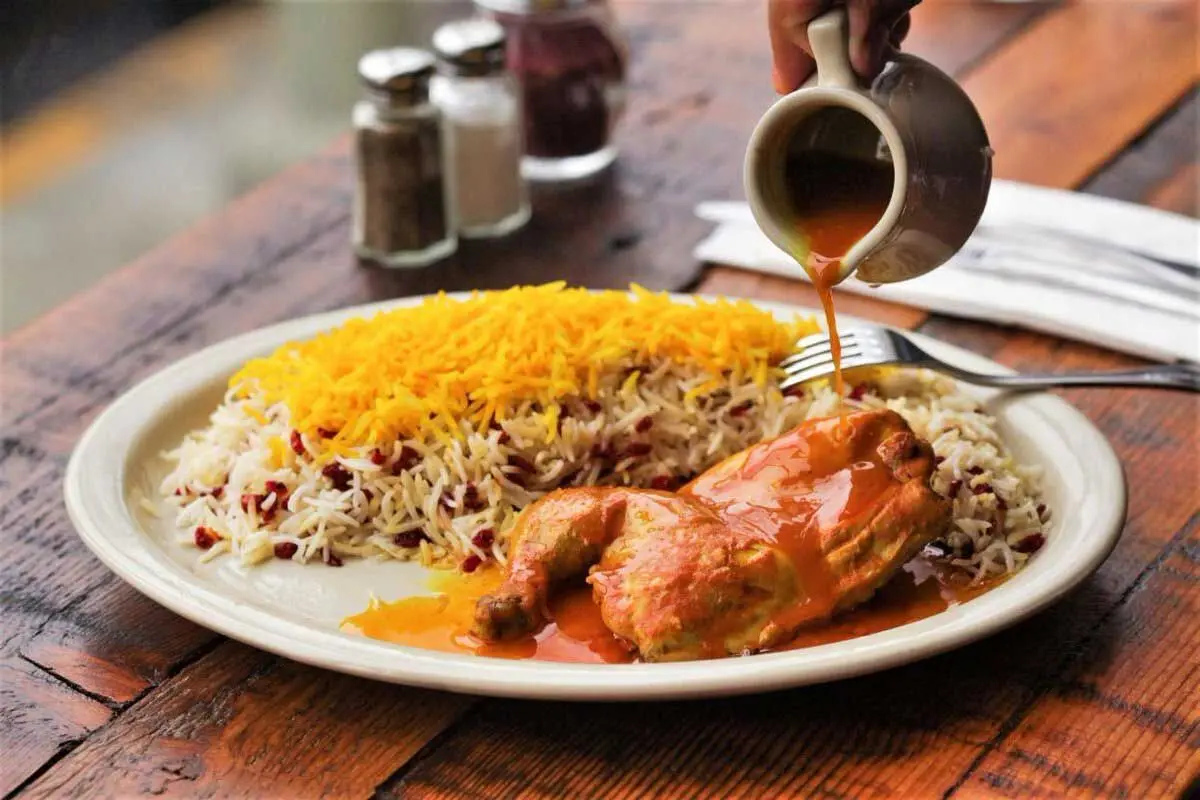 طرز-تهیه-زرشک-پلو-با-مرغ-مجلسی-خوشمزه-برای-4-نفر